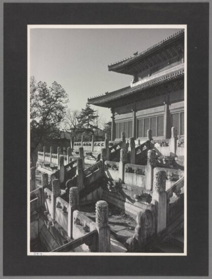 明十三陵西山北京白色大理石台阶通往祭祀大殿.jpg