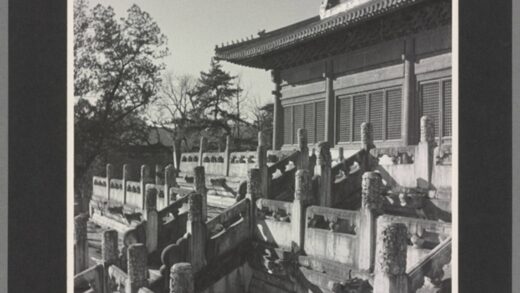 明十三陵西山北京白色大理石台阶通往祭祀大殿.jpg