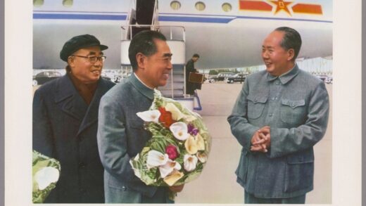 毛主席和周总理朱委员长在一起.jpg