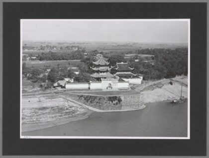 汉口以南长江畔寺庙老照片长沙衡阳郴县.jpg
