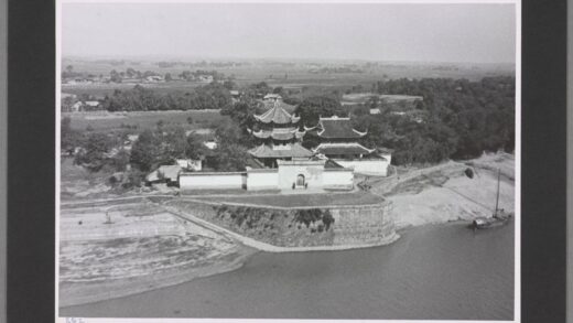 汉口以南长江畔寺庙老照片长沙衡阳郴县.jpg