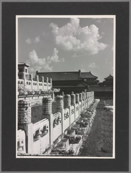 紫禁城大理石露台围栏栏杆柱老照片.jpg