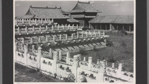 紫禁城大理石露台围栏栏杆柱老照片.jpg