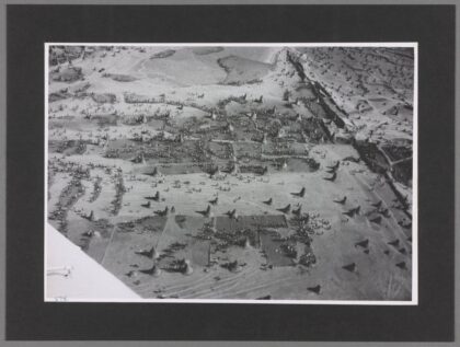 衡阳机场土筑堤坝与耒水湘江背景老照片.jpg