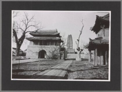 西安南门外佛教寺庙与宝塔老照片.jpg