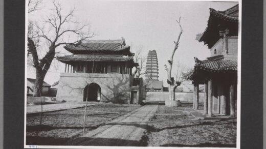 西安南门外佛教寺庙与宝塔老照片.jpg