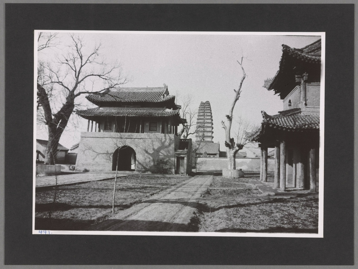 西安南门外佛教寺庙与宝塔老照片