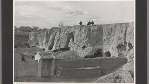 西安城外猪的窑洞住所.jpg