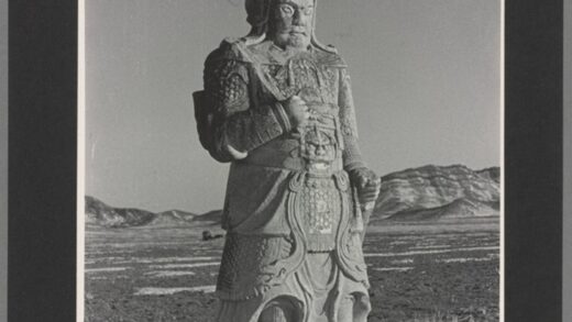 西山明陵雕像北京老照片.jpg