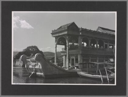 颐和园北京太后茶馆白色大理石花卉图案老照片.jpg