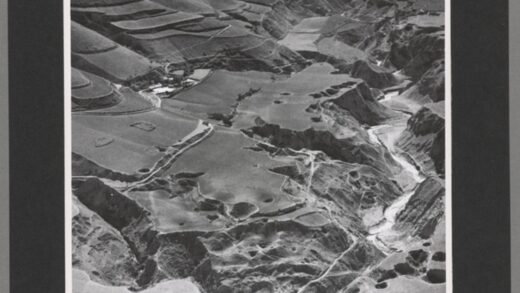黄土山竖井与六盘山阶地峡谷老照片.jpg