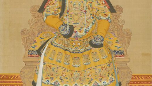 清 清人画弘历朝服像轴.jpg