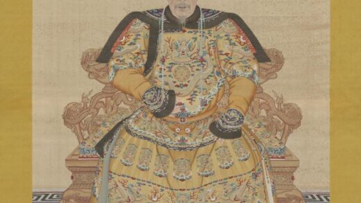 清 清人画弘历朝服像轴.jpg